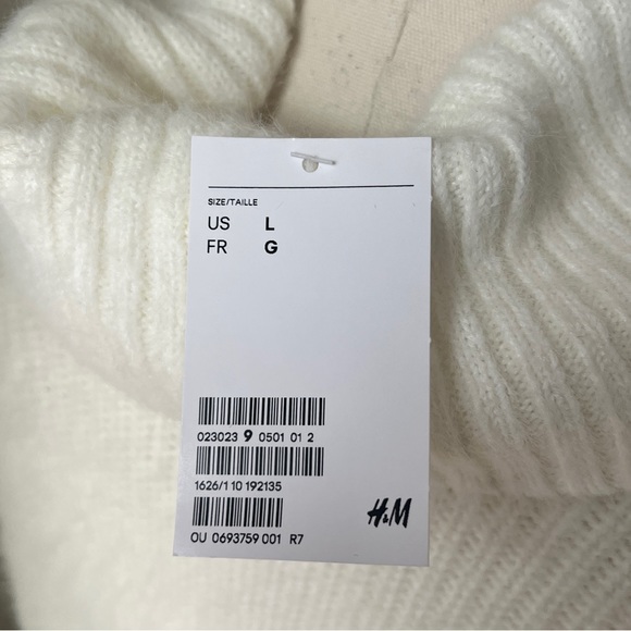 White Fluffy Turtleneck - Picture 3 of 4